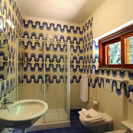 Sleeps 8 Pool Nesso