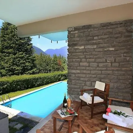 Sleeps 8 Pool Willa