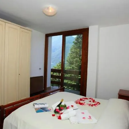 Sleeps 8 Pool Willa Nesso