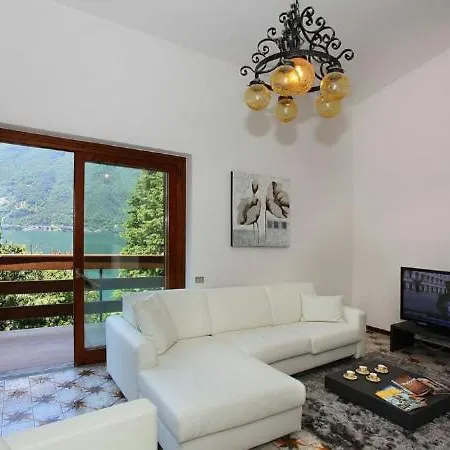 Sleeps 8 Pool Willa Nesso